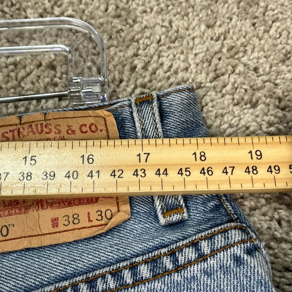 Levis 550 Relaxed Fit Jeans Mens 38x30 Light Wash Denim Tapered Leg 5 Pocket EUC